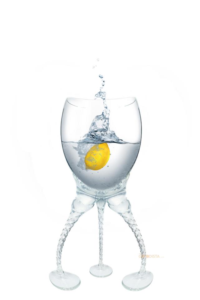 How to get a healthier life with good hydration, start your day with a glass of water with lemon as seen on this picture.