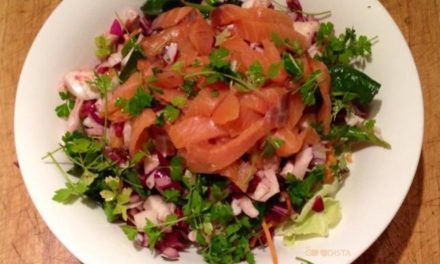 Recipe for Salmon Salad with Pomegranate